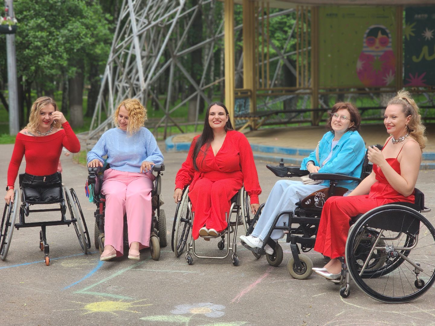 королёв, центральный городской парк , ротонда, люди с овз, первый проект в россии, раскрасим мир в веселые тона,