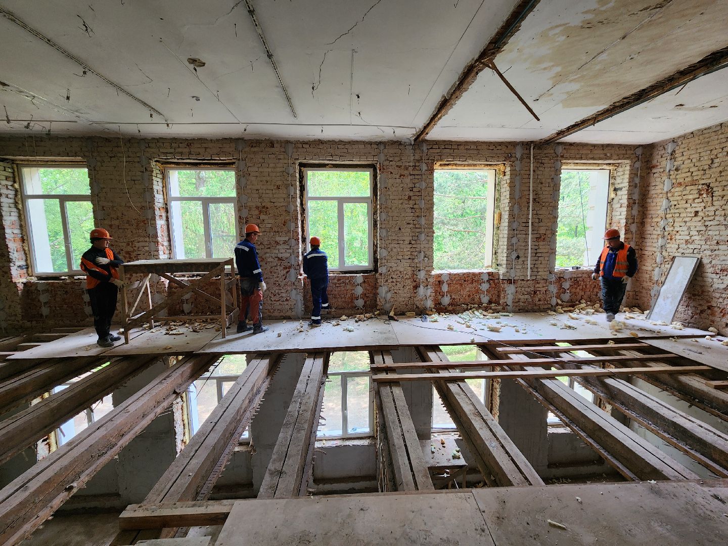 чехов, центр детского творчества, капитальный ремонт, реконструкция, обустройство полов, стяжка полов, демонтажные работы, прокладка инженерных сетей, капремонт, обновление, фасадные работы, замена кровли, окна и двери, госпрограмма московской области,