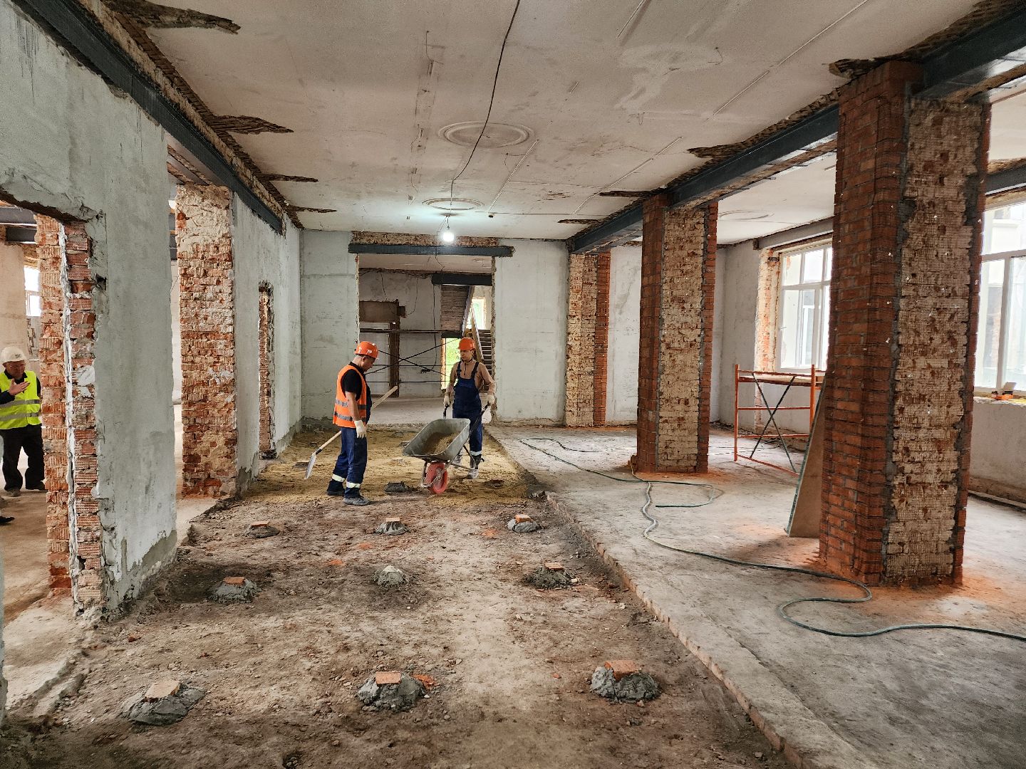 чехов, центр детского творчества, капитальный ремонт, реконструкция, обустройство полов, стяжка полов, демонтажные работы, прокладка инженерных сетей, капремонт, обновление, фасадные работы, замена кровли, окна и двери, госпрограмма московской области,