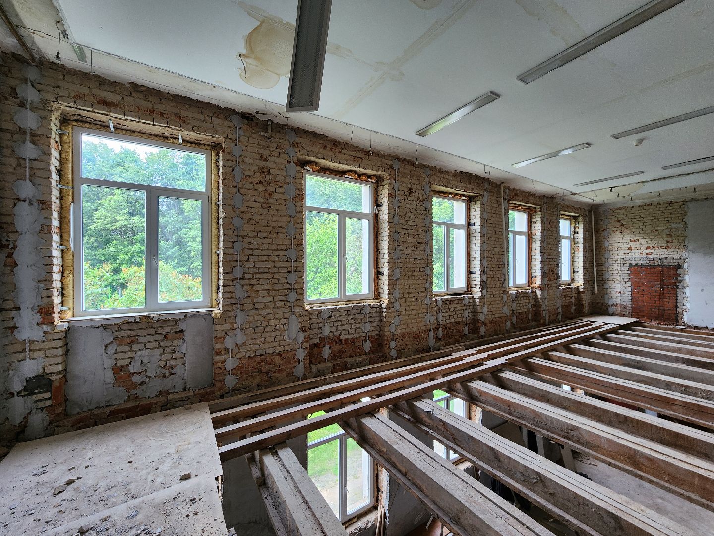 чехов, центр детского творчества, капитальный ремонт, реконструкция, обустройство полов, стяжка полов, демонтажные работы, прокладка инженерных сетей, капремонт, обновление, фасадные работы, замена кровли, окна и двери, госпрограмма московской области,