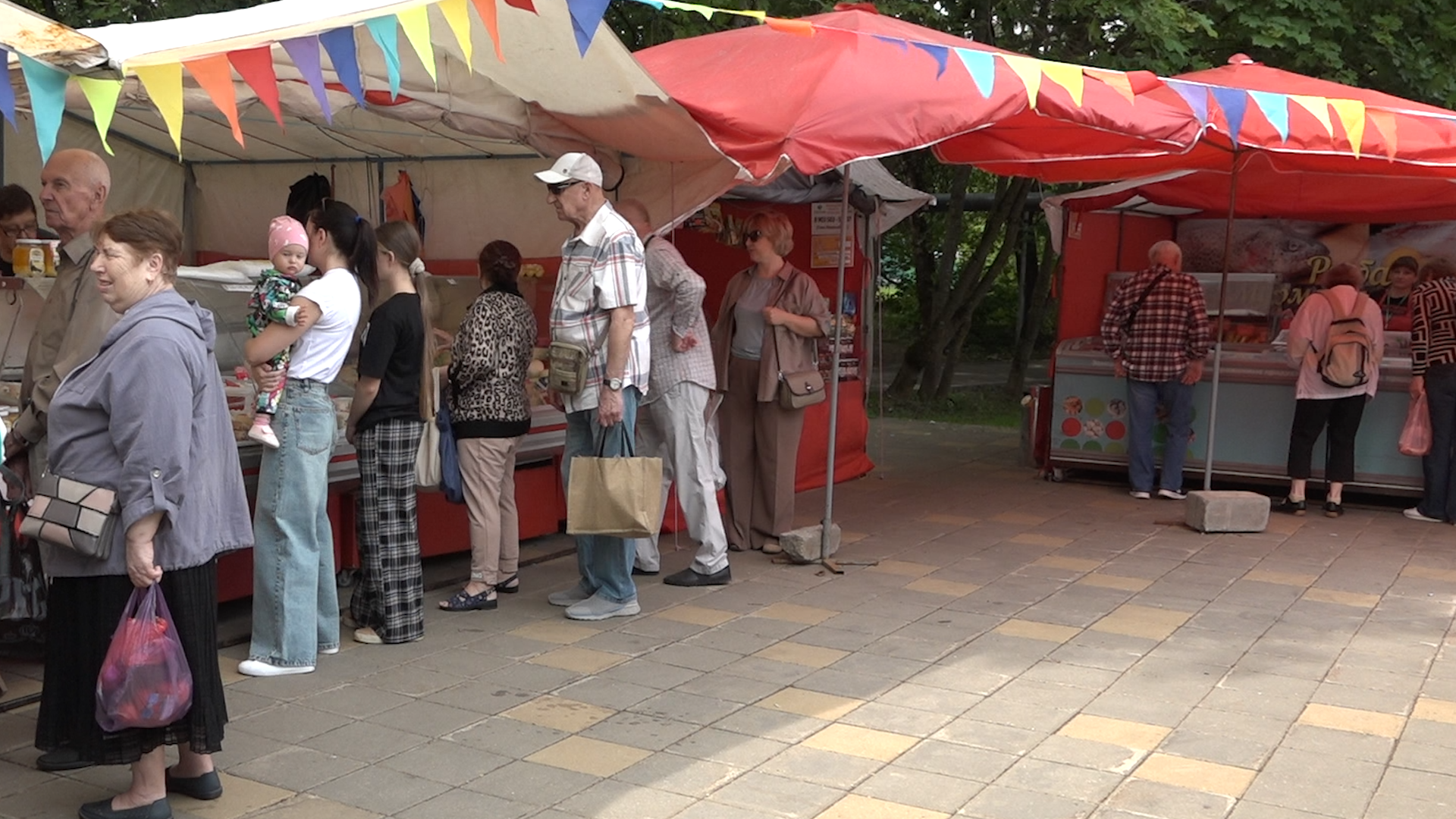 сезонная ярмарка товаров, власиха продовольственная ярмарка, ярмарка во власихе, товары на ярмарке, выездная ярмарка,