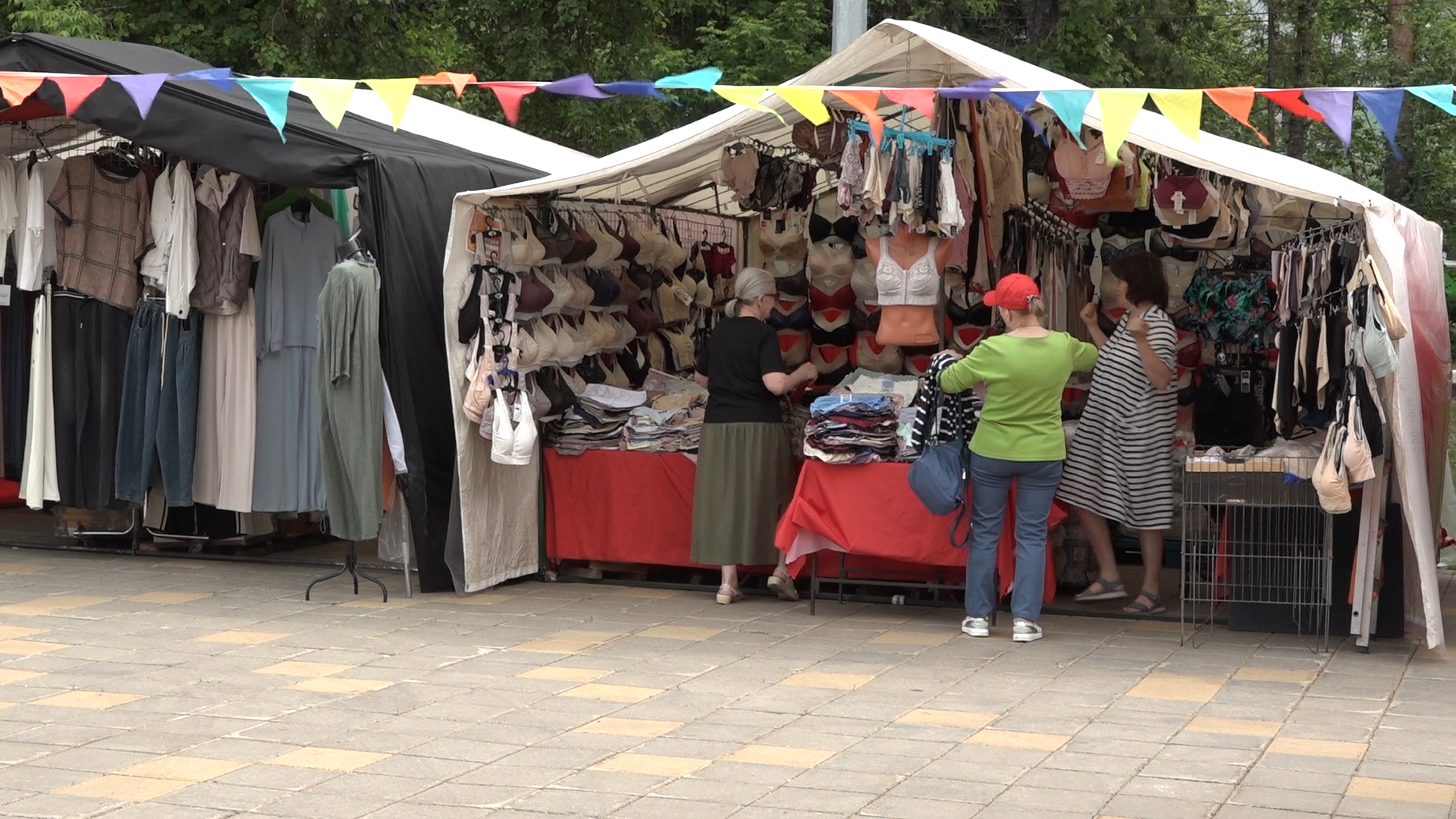 сезонная ярмарка товаров, власиха продовольственная ярмарка, ярмарка во власихе, товары на ярмарке, выездная ярмарка,