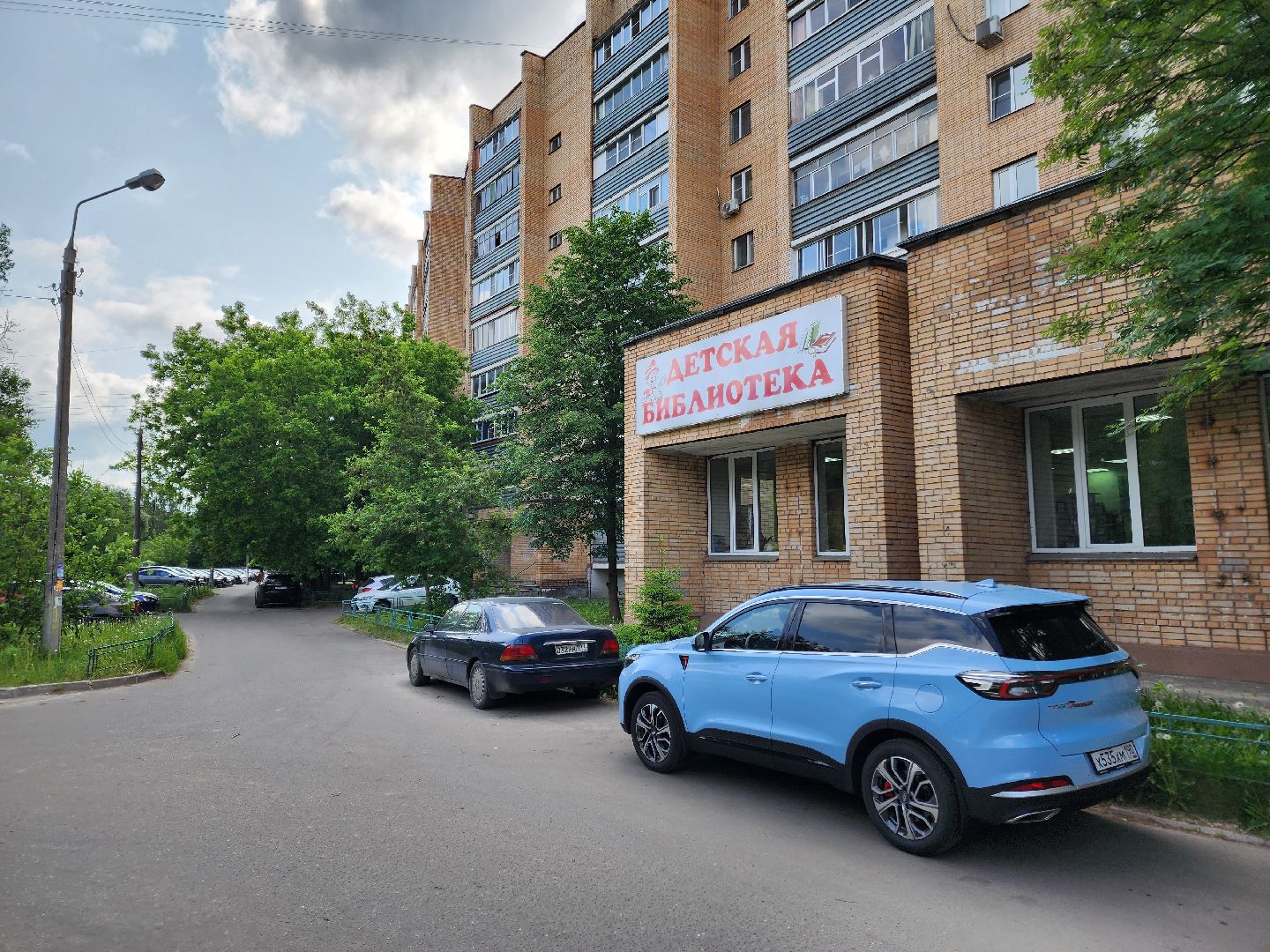 чехов, улица чехова 2, покос травы, содержание придомовой территории, уборка мусора, мбу чеховское благоустройство, озеленение,