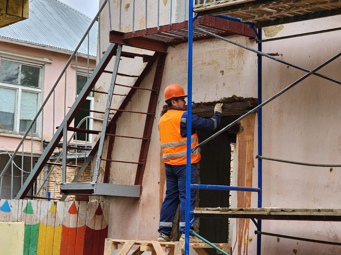 чехов, улица монтажная 8, детский сад, дошкольное отделение, гимназия 2, капитальный ремонт, реконструкция, капремонт, обновление, фасадные работы, наружная отделка, монтаж перемычек, оконные проемы, ремонт кровли, обновление инженерных сетей, госпрограмма московской области,