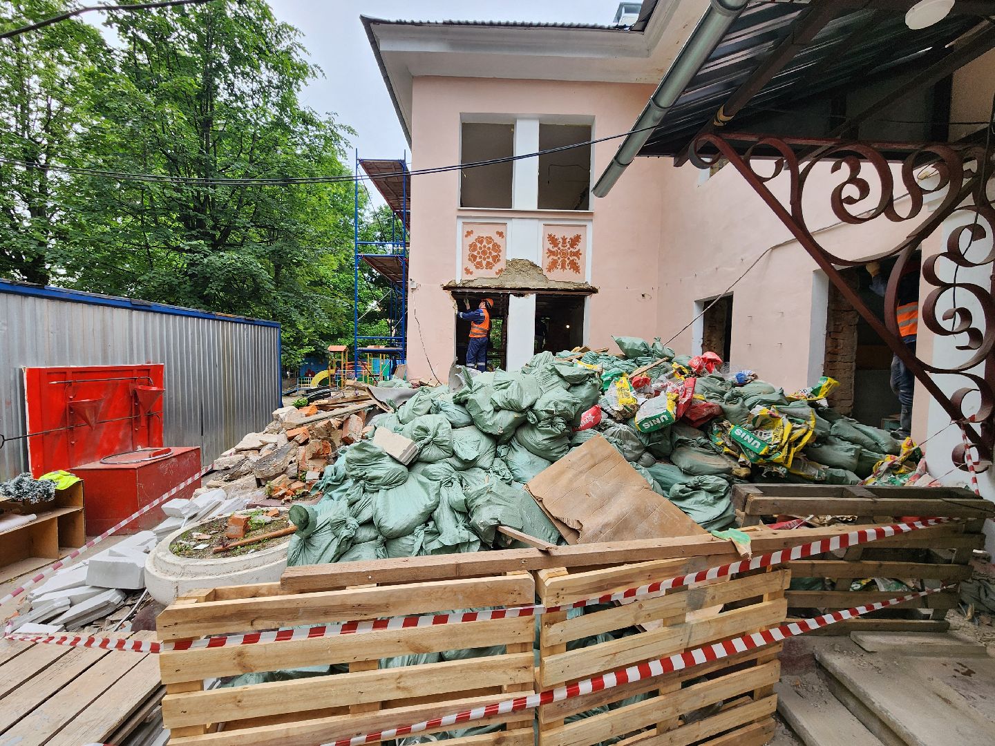 чехов, улица монтажная 8, детский сад, дошкольное отделение, гимназия 2, капитальный ремонт, реконструкция, капремонт, обновление, фасадные работы, наружная отделка, монтаж перемычек, оконные проемы, ремонт кровли, обновление инженерных сетей, госпрограмма московской области,