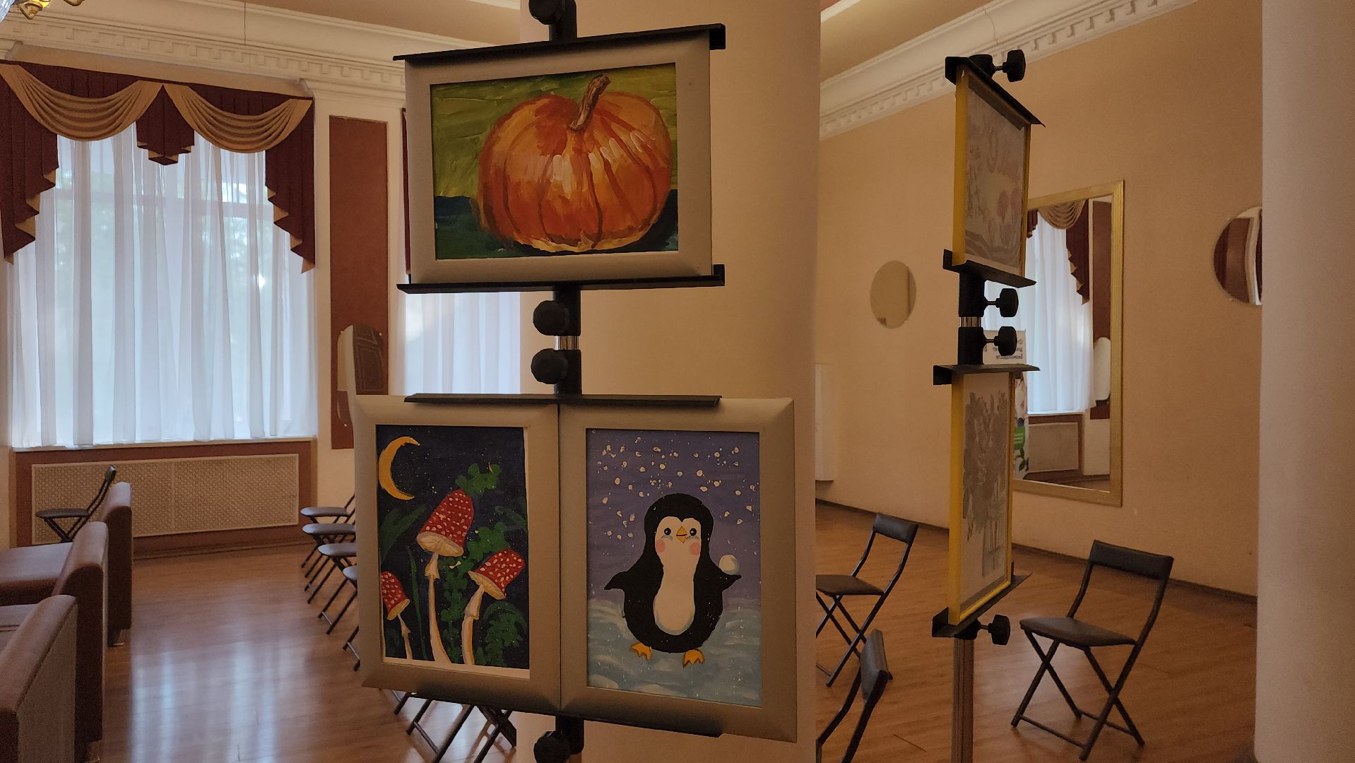 вертикалки, пушкино, детские рисунки, экспозиция, дети с овз, картины, благотворительная выставка,общественная организация,