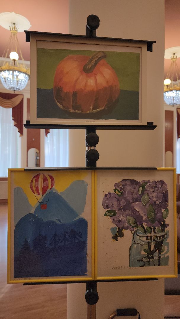 вертикалки, пушкино, детские рисунки, экспозиция, дети с овз, картины, благотворительная выставка,общественная организация,