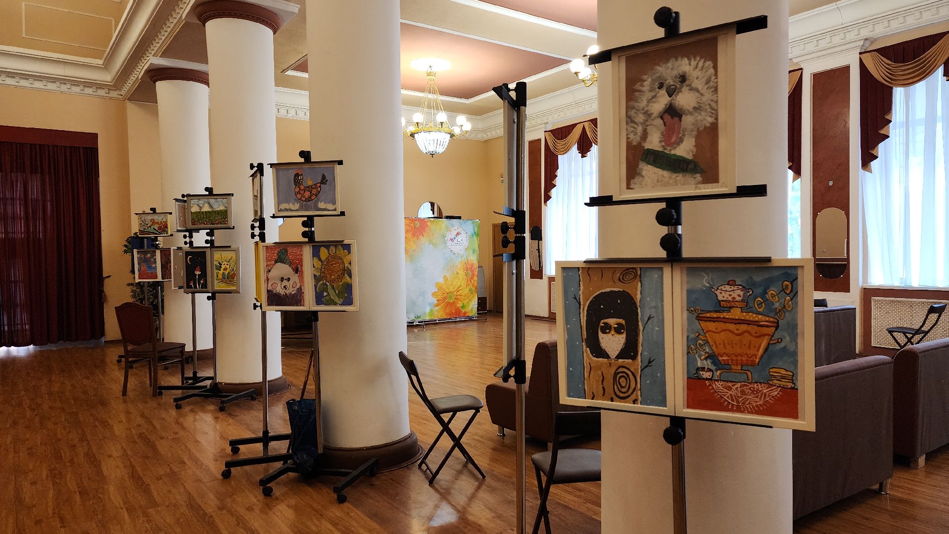 вертикалки, пушкино, детские рисунки, экспозиция, дети с овз, картины, благотворительная выставка,общественная организация,