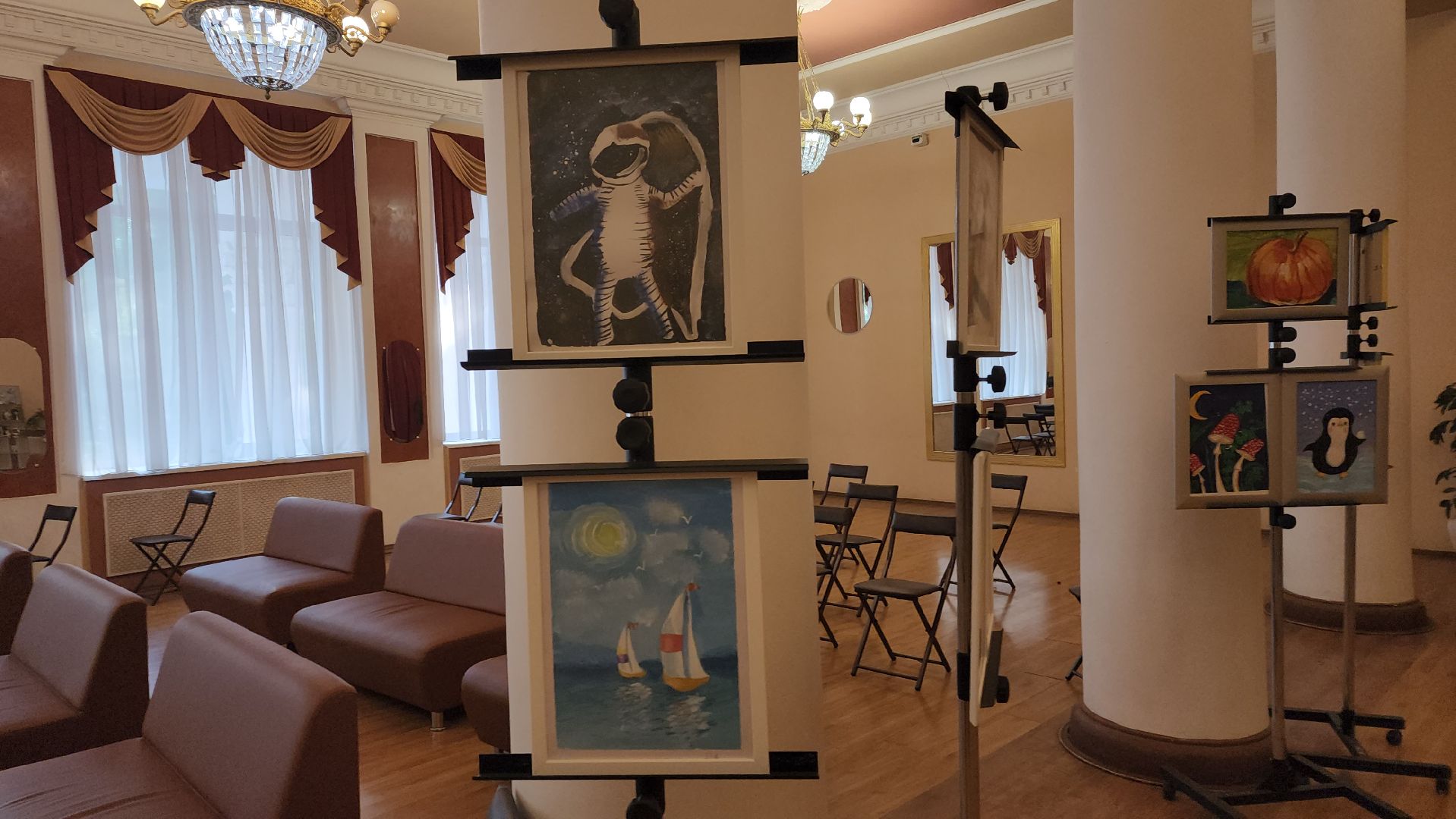 вертикалки, пушкино, детские рисунки, экспозиция, дети с овз, картины, благотворительная выставка,общественная организация,