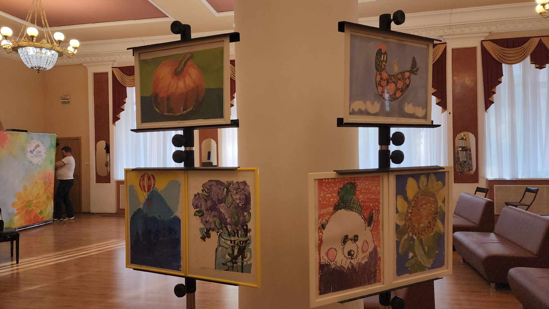 вертикалки, пушкино, детские рисунки, экспозиция, дети с овз, картины, благотворительная выставка,общественная организация,