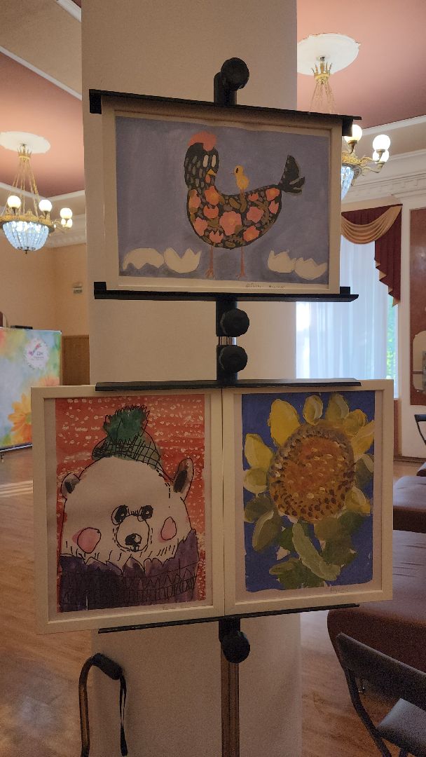 вертикалки, пушкино, детские рисунки, экспозиция, дети с овз, картины, благотворительная выставка,общественная организация,