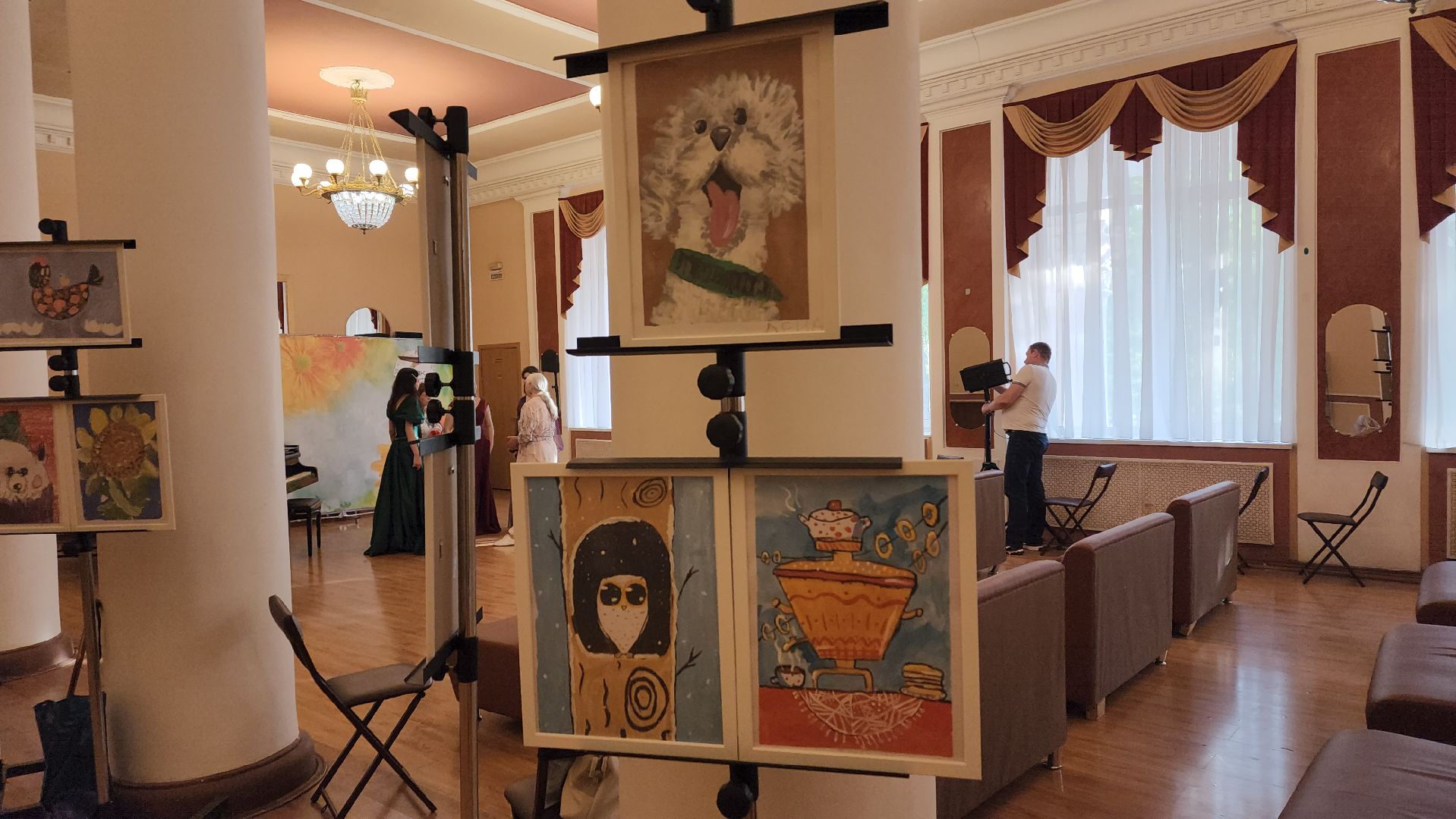 вертикалки, пушкино, детские рисунки, экспозиция, дети с овз, картины, благотворительная выставка,общественная организация,