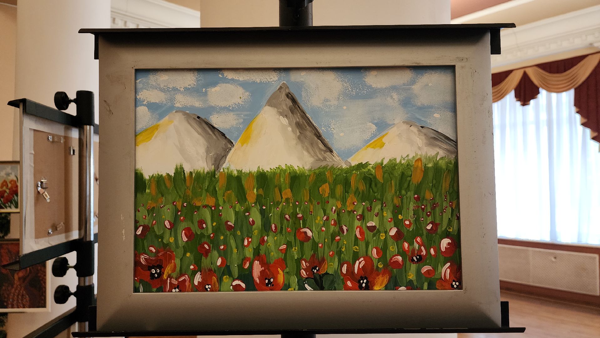 вертикалки, пушкино, детские рисунки, экспозиция, дети с овз, картины, благотворительная выставка,общественная организация,