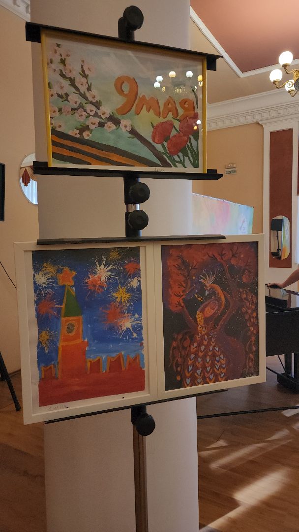 вертикалки, пушкино, детские рисунки, экспозиция, дети с овз, картины, благотворительная выставка,общественная организация,