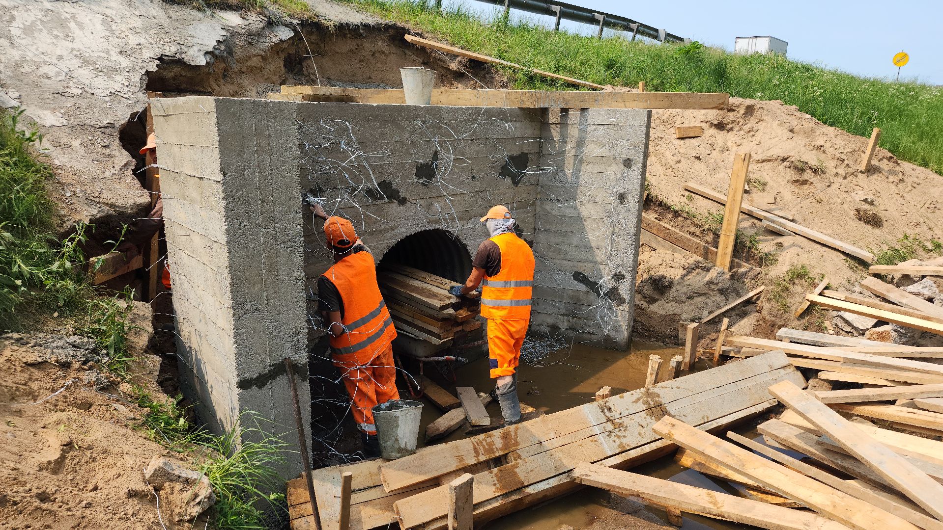 волоколамск, м9 балтия,ремонт водопропуска,