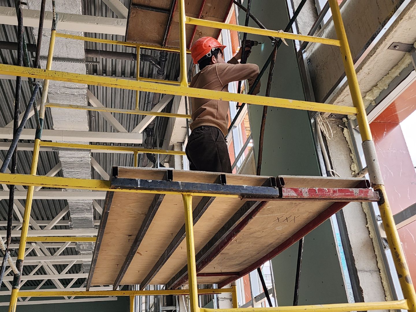 чехов, улица лопасненская, школа 3, пристройка к школе, строительство, реконструкция, спортивный зал, актовый зал, внутренняя отделка, система вентиляции, витражи, оконные блоки, воздуховоды,