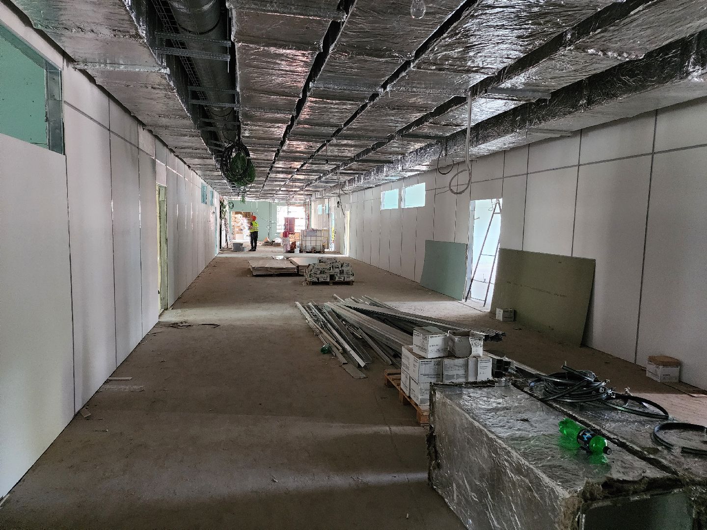 чехов, улица лопасненская, школа 3, пристройка к школе, строительство, реконструкция, спортивный зал, актовый зал, внутренняя отделка, система вентиляции, витражи, оконные блоки, воздуховоды,