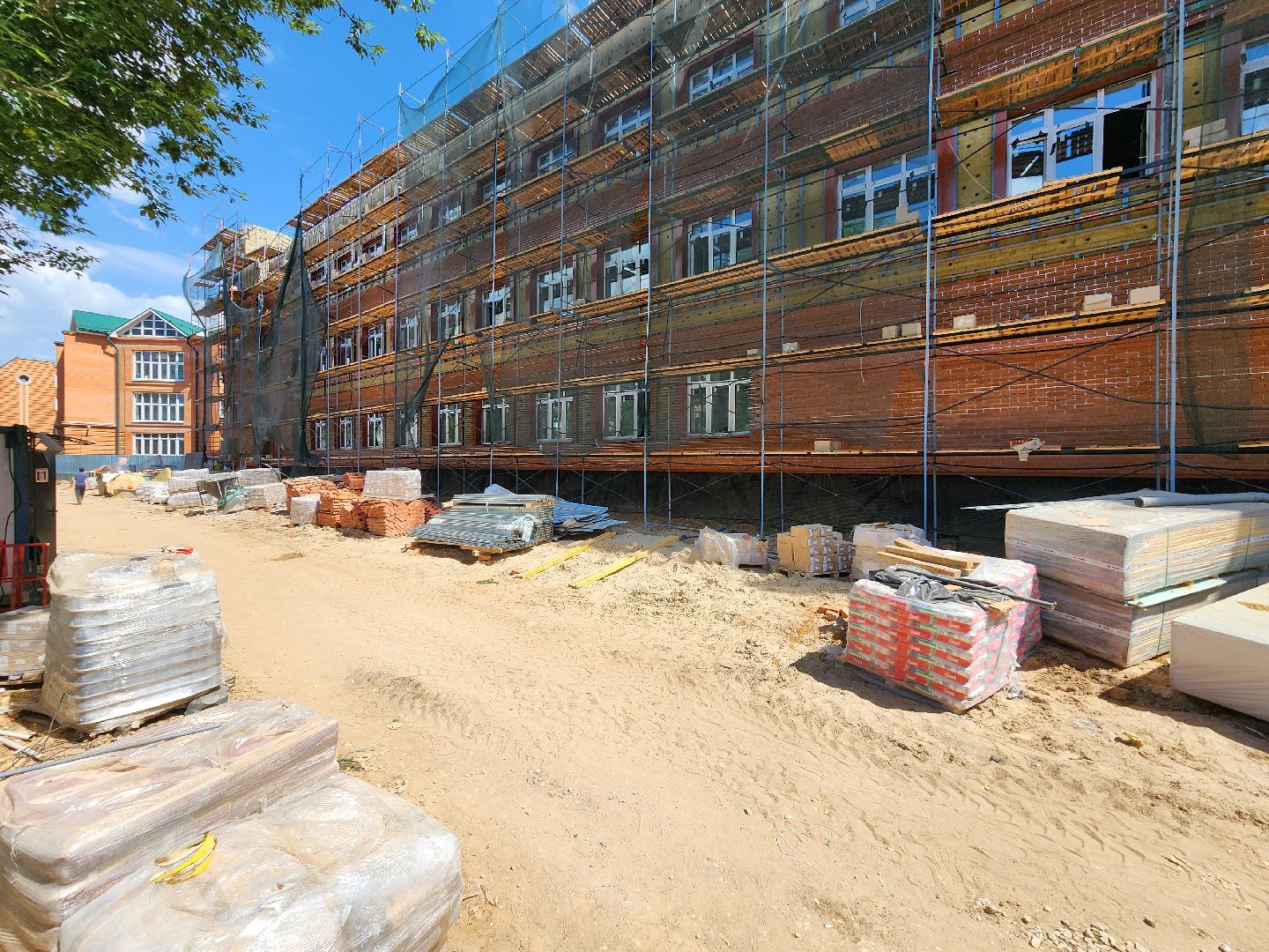 чехов, улица лопасненская, школа 3, пристройка к школе, строительство, реконструкция, спортивный зал, актовый зал, внутренняя отделка, система вентиляции, витражи, оконные блоки, воздуховоды,