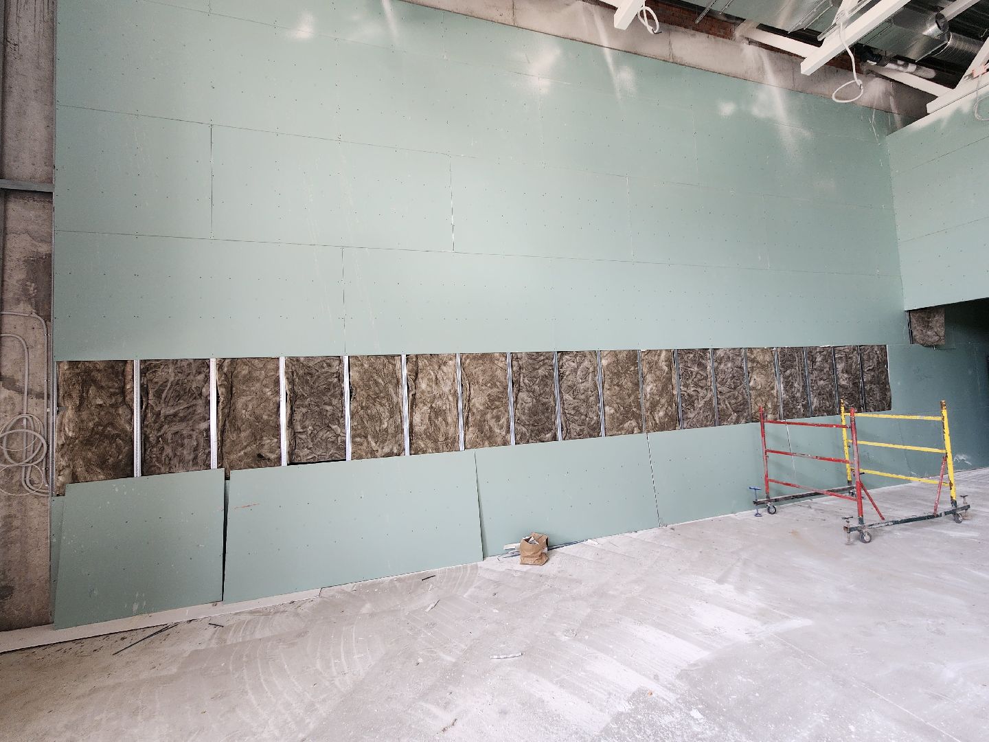 чехов, улица лопасненская, школа 3, пристройка к школе, строительство, реконструкция, спортивный зал, актовый зал, внутренняя отделка, система вентиляции, витражи, оконные блоки, воздуховоды,