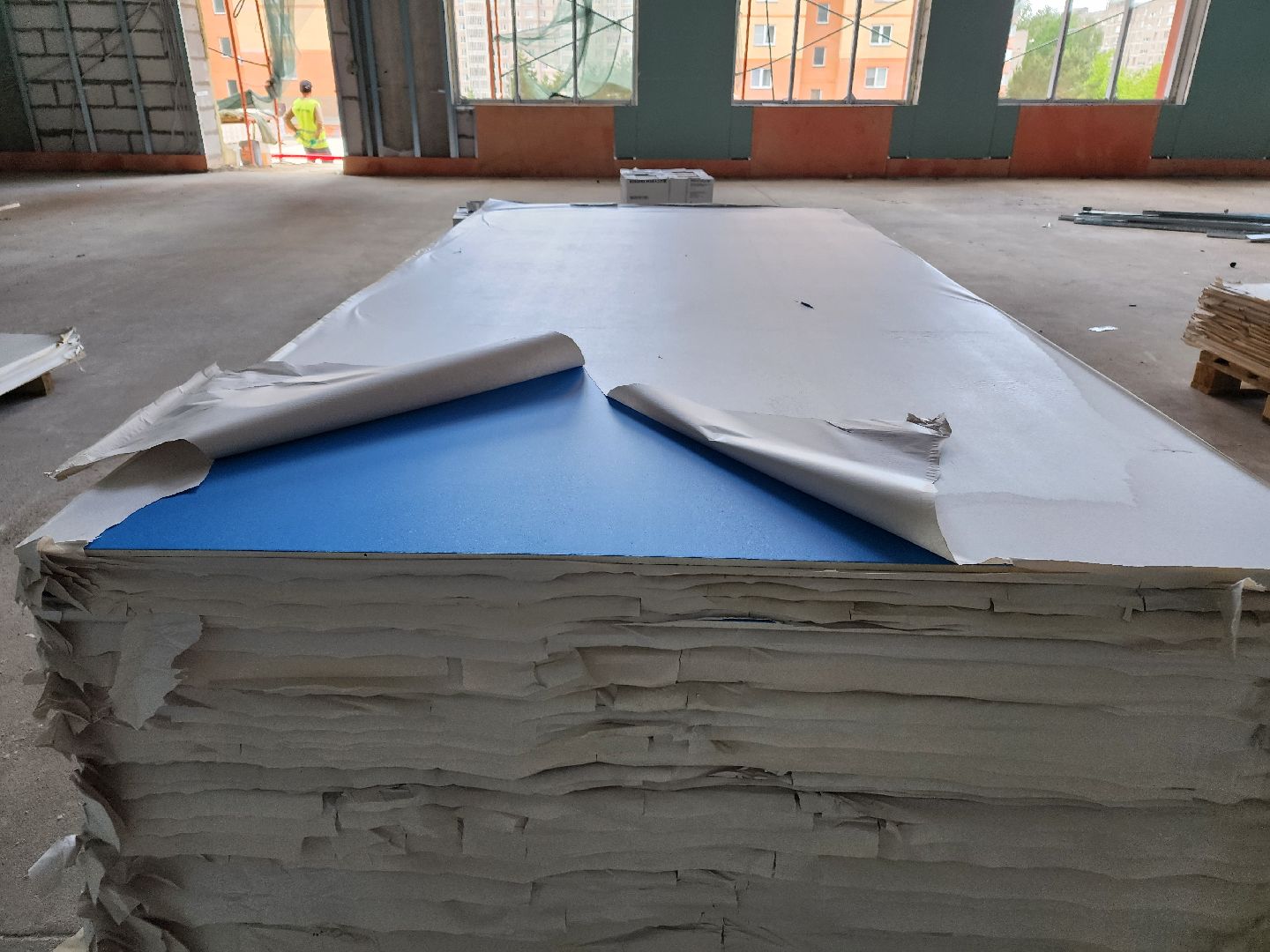 чехов, улица лопасненская, школа 3, пристройка к школе, строительство, реконструкция, спортивный зал, актовый зал, внутренняя отделка, система вентиляции, витражи, оконные блоки, воздуховоды,