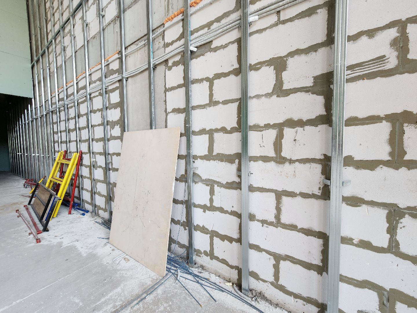 чехов, улица лопасненская, школа 3, пристройка к школе, строительство, реконструкция, спортивный зал, актовый зал, внутренняя отделка, система вентиляции, витражи, оконные блоки, воздуховоды,