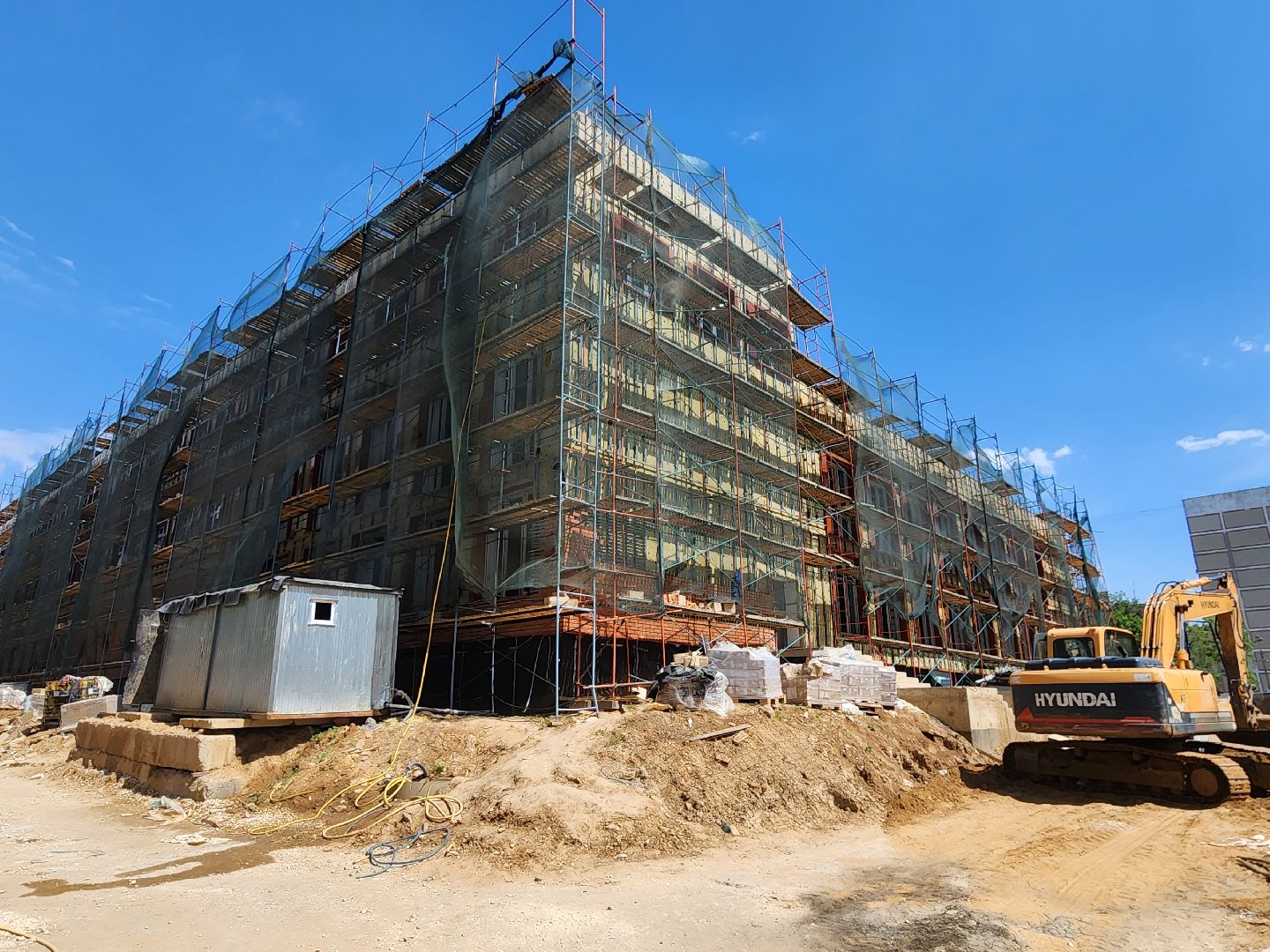 чехов, улица лопасненская, школа 3, пристройка к школе, строительство, реконструкция, спортивный зал, актовый зал, внутренняя отделка, система вентиляции, витражи, оконные блоки, воздуховоды,