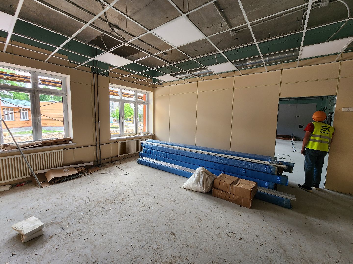чехов, улица лопасненская, школа 3, пристройка к школе, строительство, реконструкция, спортивный зал, актовый зал, внутренняя отделка, система вентиляции, витражи, оконные блоки, воздуховоды,