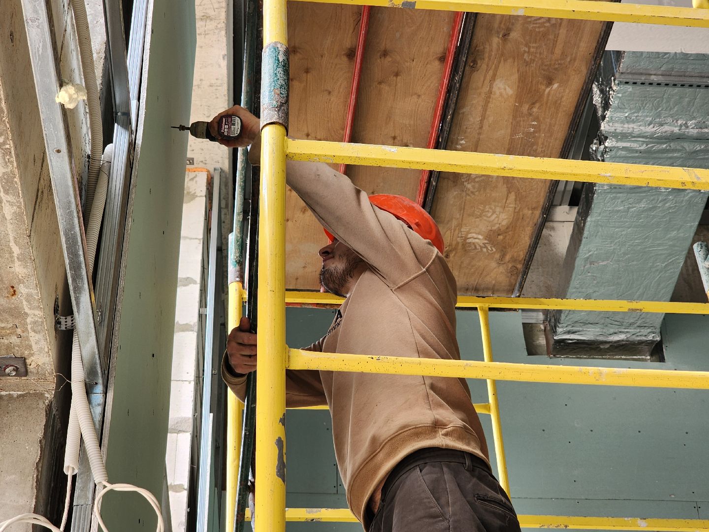 чехов, улица лопасненская, школа 3, пристройка к школе, строительство, реконструкция, спортивный зал, актовый зал, внутренняя отделка, система вентиляции, витражи, оконные блоки, воздуховоды,