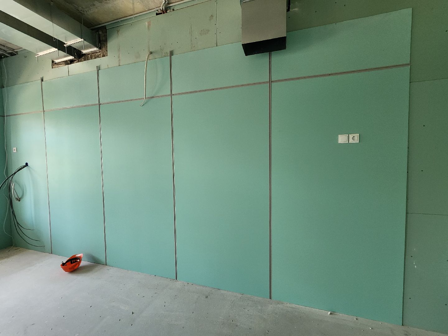 чехов, улица лопасненская, школа 3, пристройка к школе, строительство, реконструкция, спортивный зал, актовый зал, внутренняя отделка, система вентиляции, витражи, оконные блоки, воздуховоды,