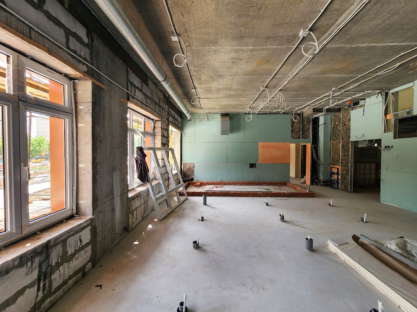 чехов, улица лопасненская, школа 3, пристройка к школе, строительство, реконструкция, спортивный зал, актовый зал, внутренняя отделка, система вентиляции, витражи, оконные блоки, воздуховоды,