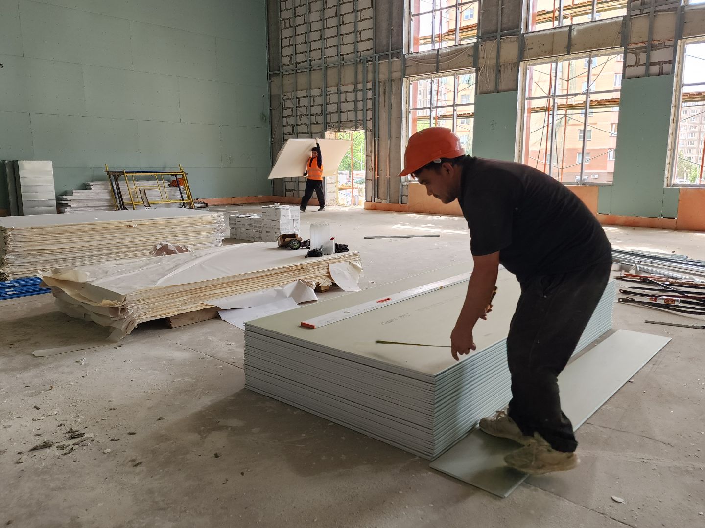 чехов, улица лопасненская, школа 3, пристройка к школе, строительство, реконструкция, спортивный зал, актовый зал, внутренняя отделка, система вентиляции, витражи, оконные блоки, воздуховоды,