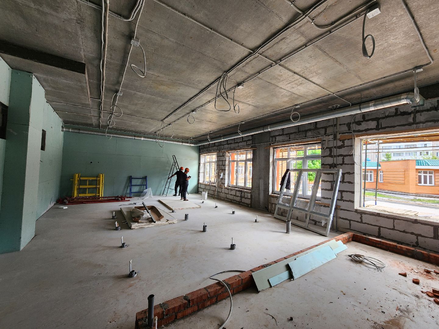 чехов, улица лопасненская, школа 3, пристройка к школе, строительство, реконструкция, спортивный зал, актовый зал, внутренняя отделка, система вентиляции, витражи, оконные блоки, воздуховоды,