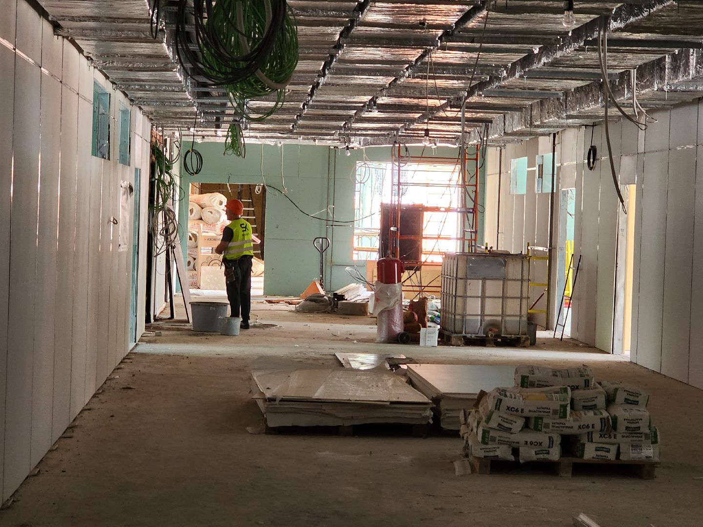 чехов, улица лопасненская, школа 3, пристройка к школе, строительство, реконструкция, спортивный зал, актовый зал, внутренняя отделка, система вентиляции, витражи, оконные блоки, воздуховоды,