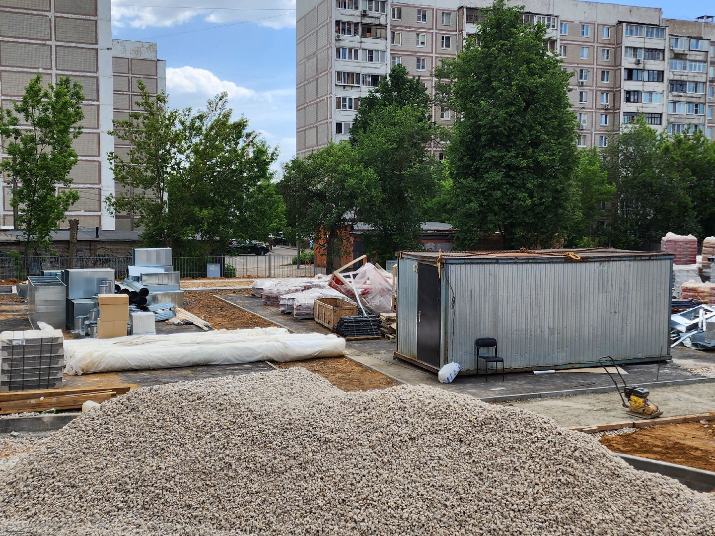 чехов, улица лопасненская, школа 3, пристройка к школе, строительство, реконструкция, спортивный зал, актовый зал, внутренняя отделка, система вентиляции, витражи, оконные блоки, воздуховоды,