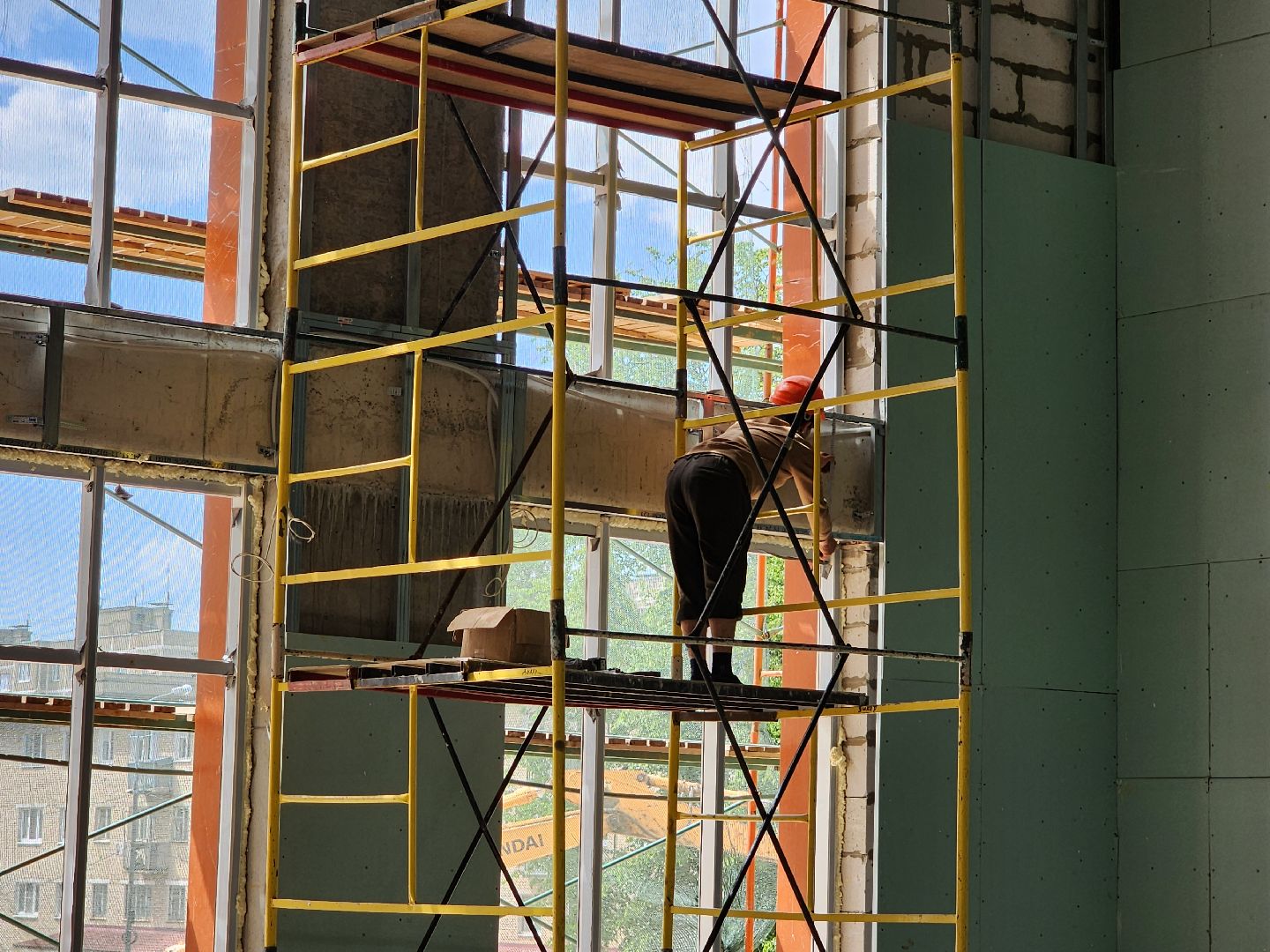 чехов, улица лопасненская, школа 3, пристройка к школе, строительство, реконструкция, спортивный зал, актовый зал, внутренняя отделка, система вентиляции, витражи, оконные блоки, воздуховоды,