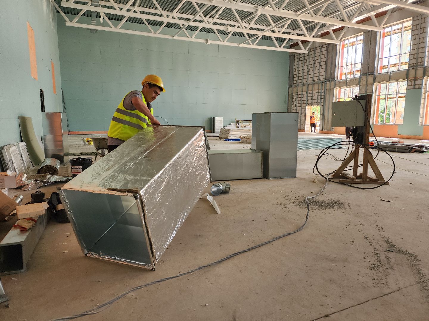 чехов, улица лопасненская, школа 3, пристройка к школе, строительство, реконструкция, спортивный зал, актовый зал, внутренняя отделка, система вентиляции, витражи, оконные блоки, воздуховоды,