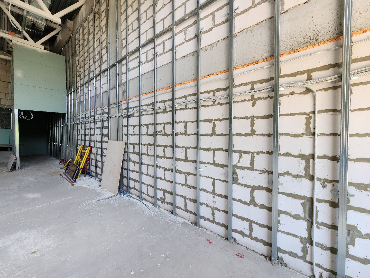 чехов, улица лопасненская, школа 3, пристройка к школе, строительство, реконструкция, спортивный зал, актовый зал, внутренняя отделка, система вентиляции, витражи, оконные блоки, воздуховоды,