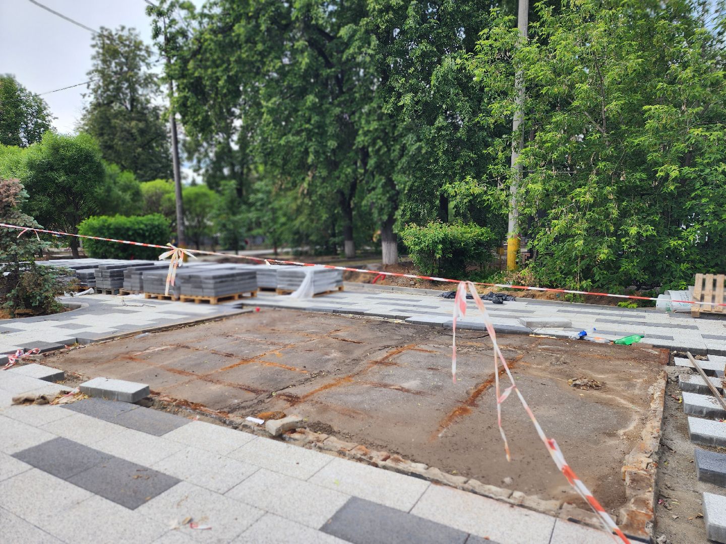 королёв, незаконные торговые точки, сквер у проходной ркк энергия,