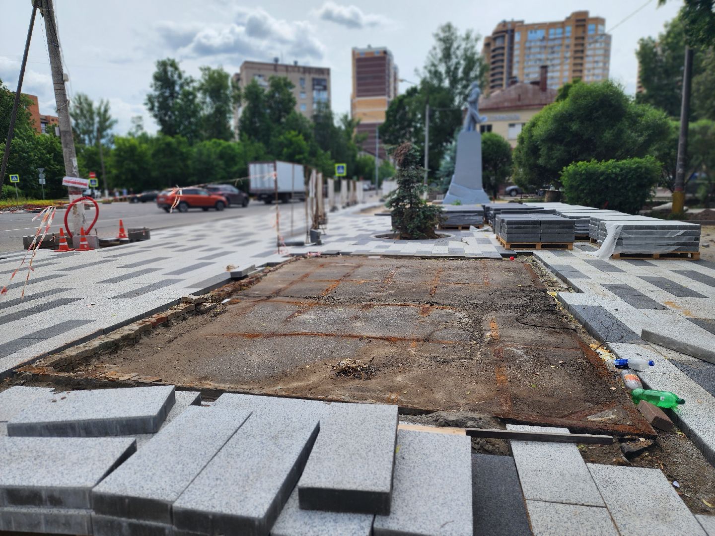 королёв, незаконные торговые точки, сквер у проходной ркк энергия,