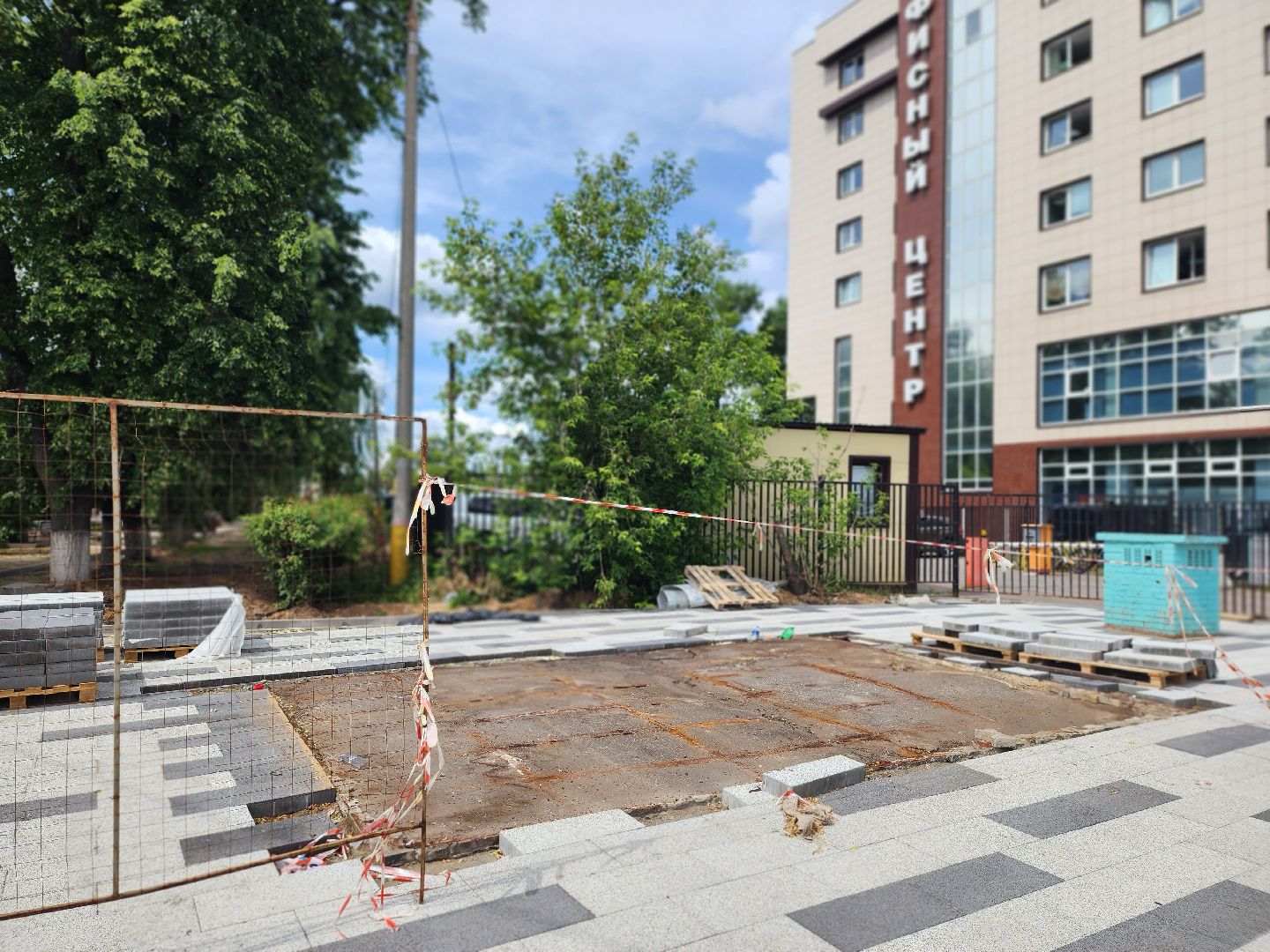 королёв, незаконные торговые точки, сквер у проходной ркк энергия,