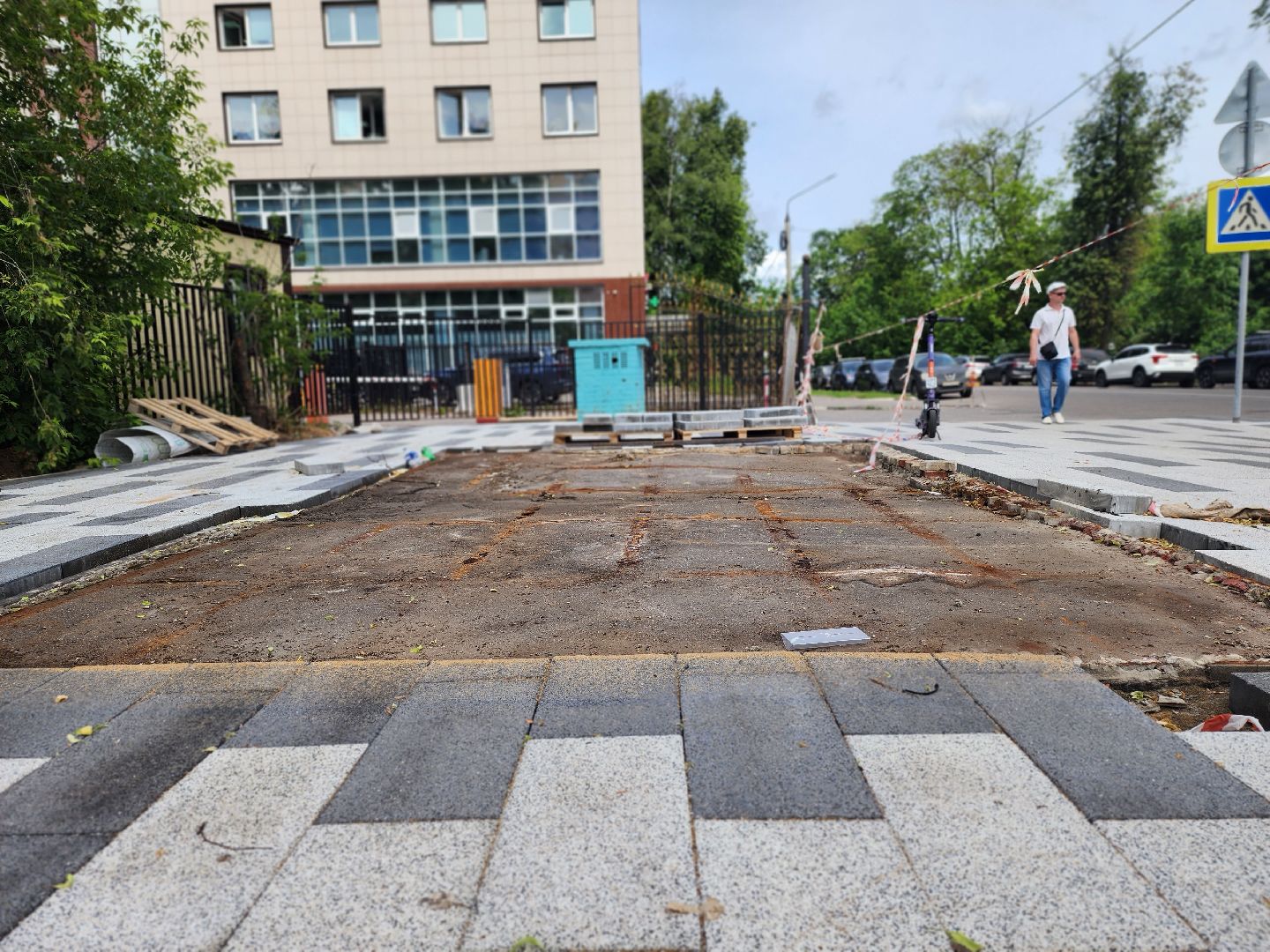 королёв, незаконные торговые точки, сквер у проходной ркк энергия,