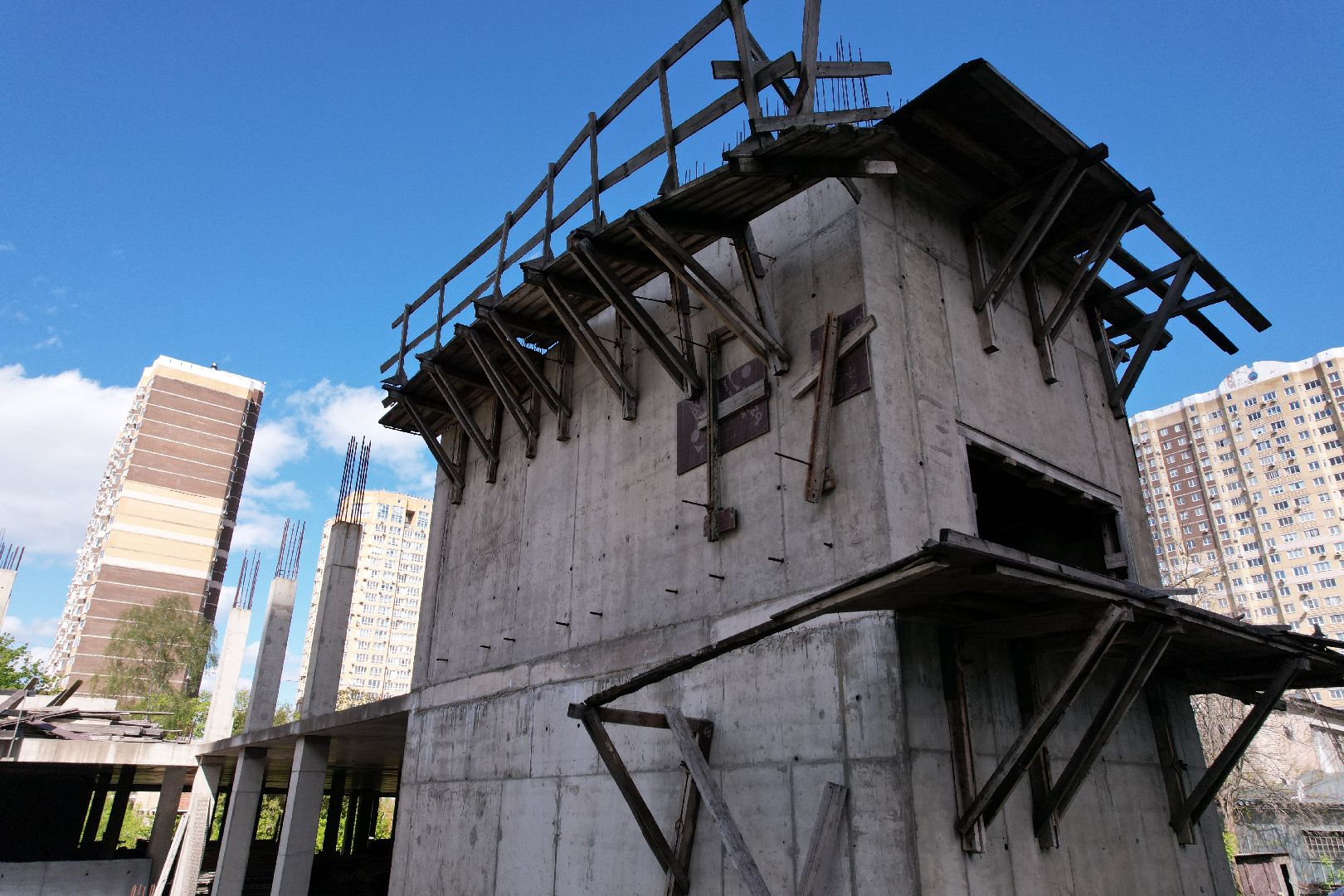 видео с коптера, школа в ЖК Золотые ворота, школа долгострой в королеве,