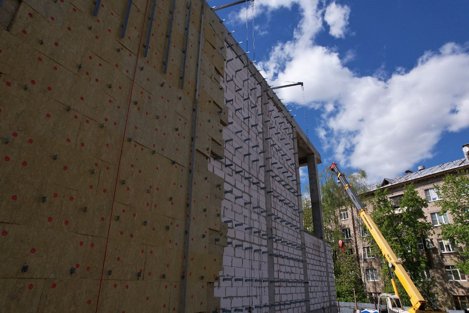 видео с коптера, пристройка к школе 1 в Королеве,
