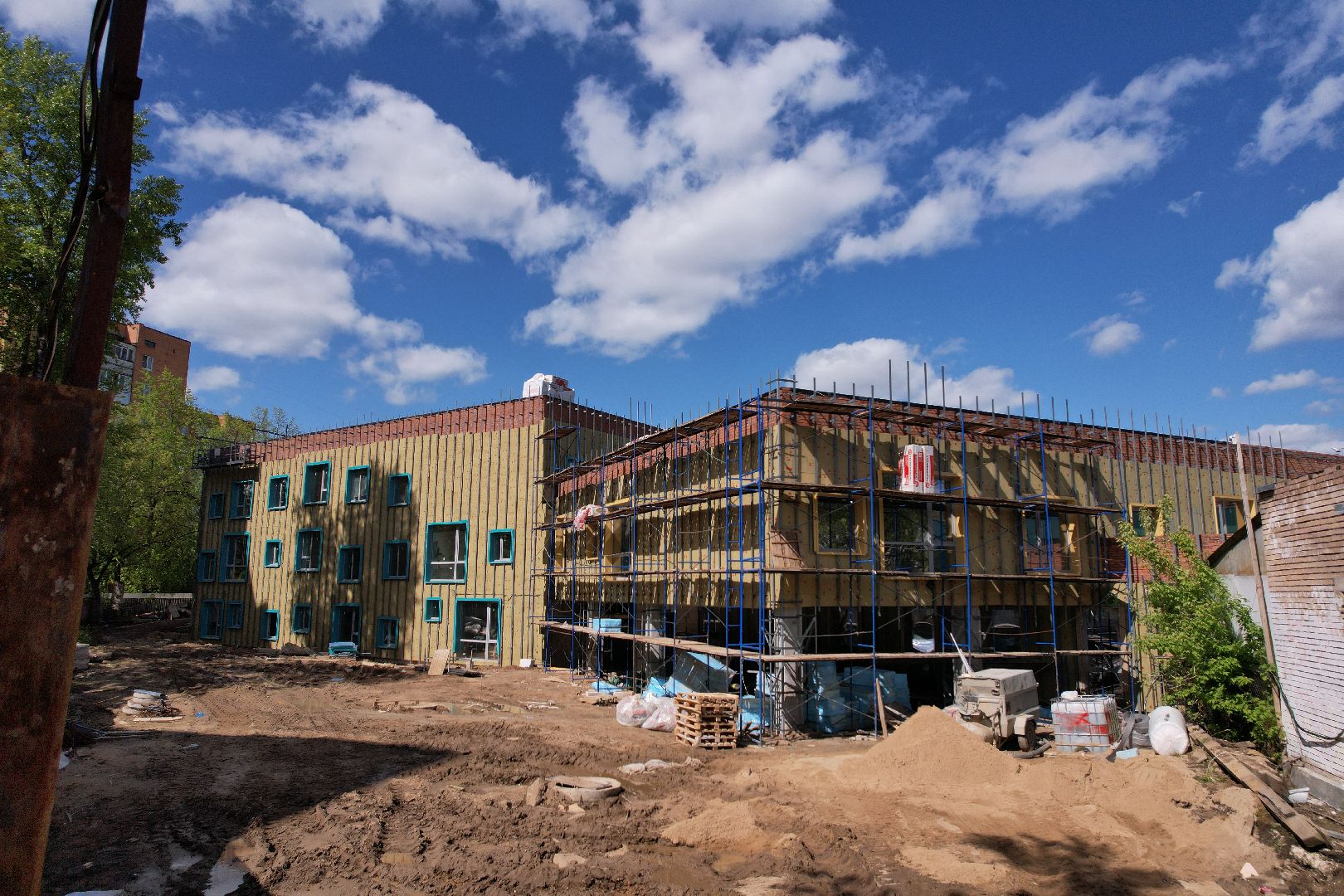 видео с коптера, пристройка к школе 1 в Королеве,