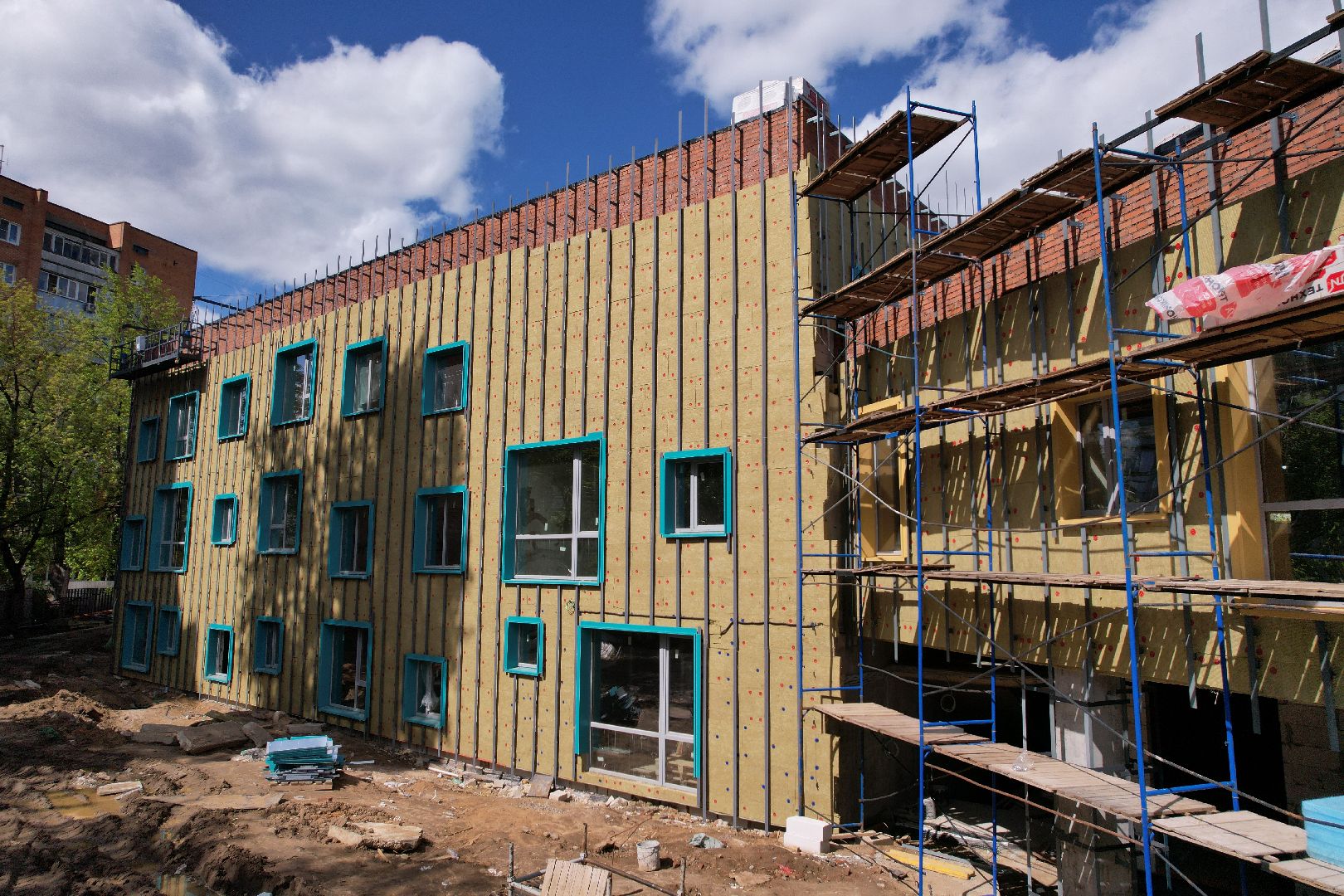 видео с коптера, пристройка к школе 1 в Королеве,