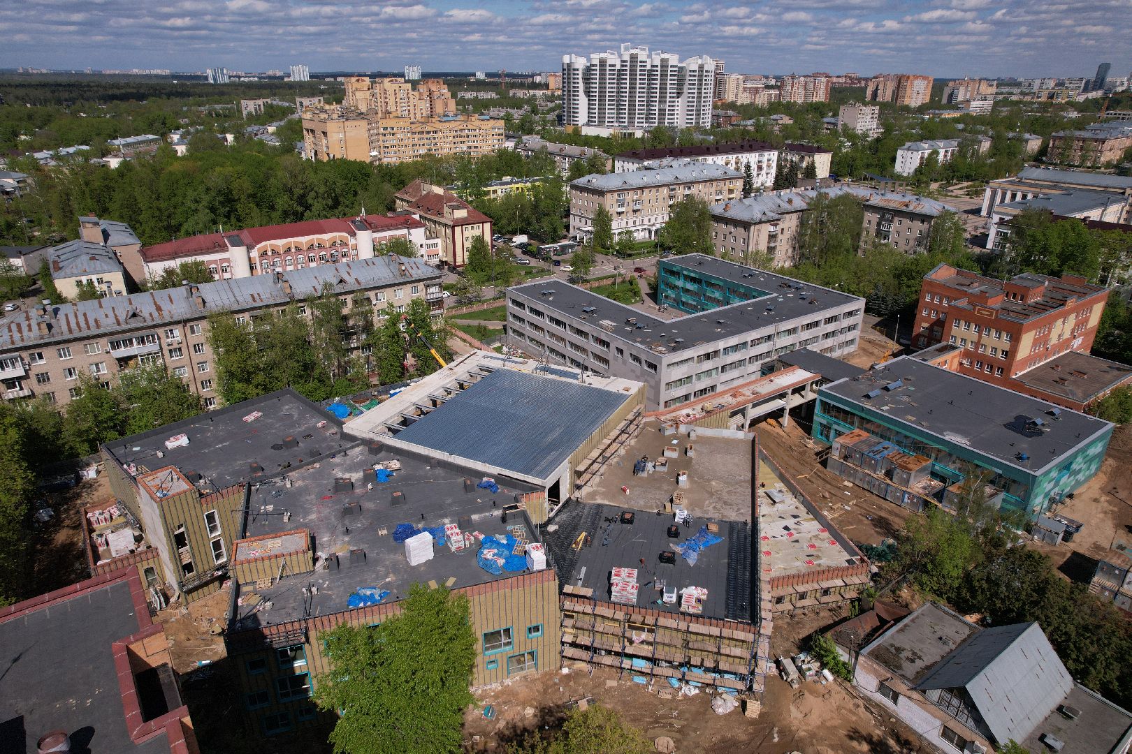 видео с коптера, пристройка к школе 1 в Королеве,