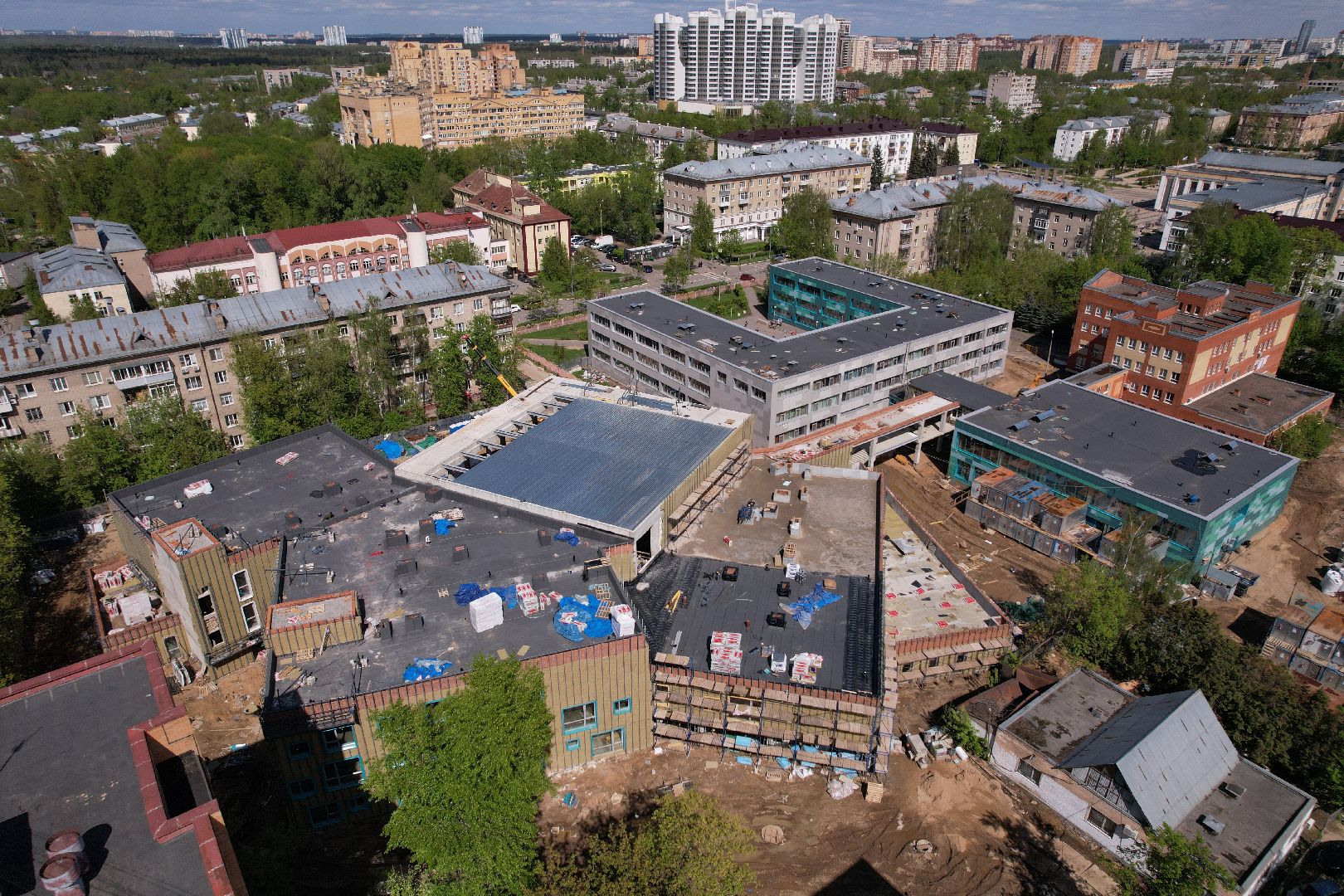 видео с коптера, пристройка к школе 1 в Королеве,