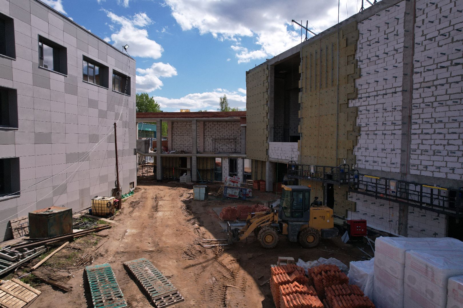 видео с коптера, пристройка к школе 1 в Королеве,