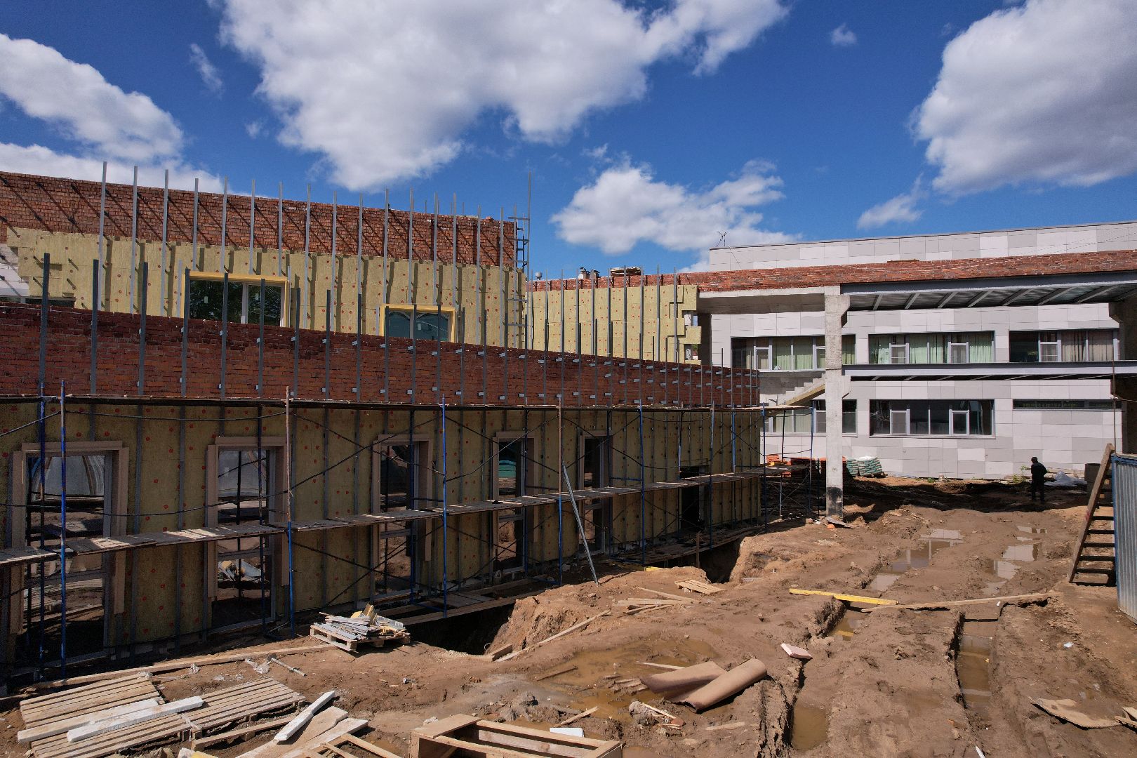 видео с коптера, пристройка к школе 1 в Королеве,