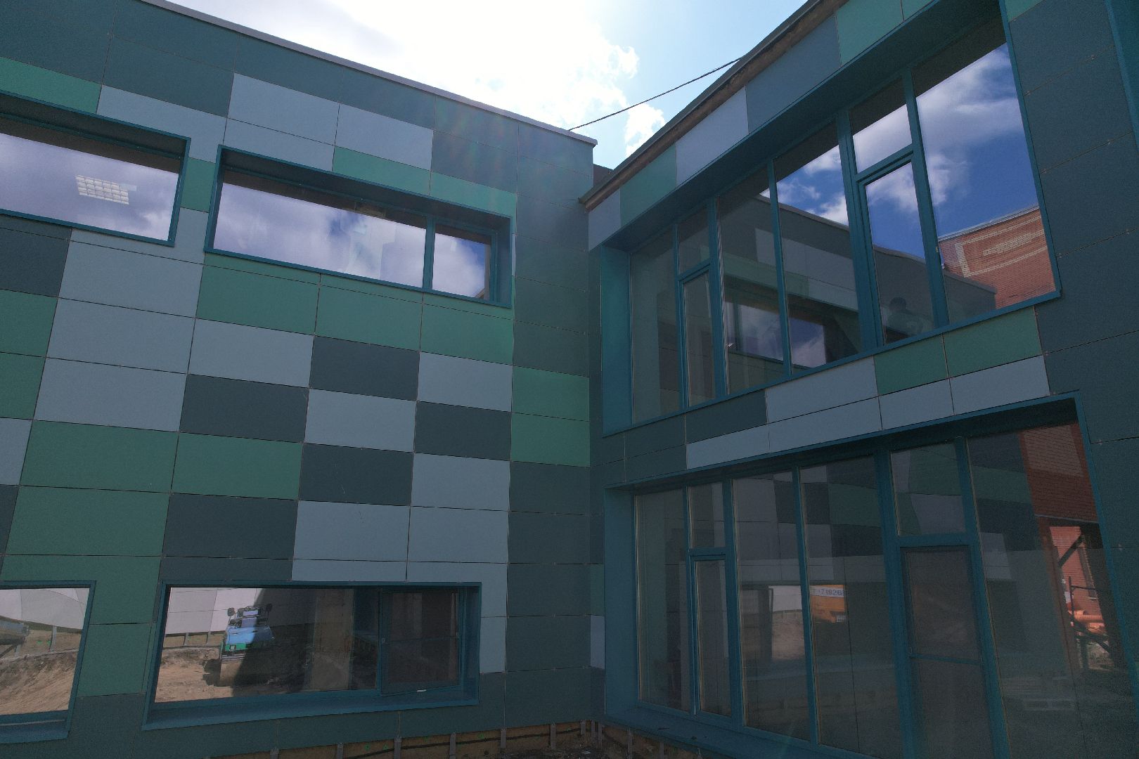 видео с коптера, пристройка к школе 1 в Королеве,